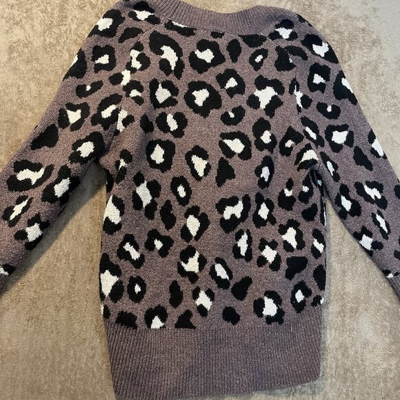 A New Day Sweater Womens Medium Cheetah Purple Vneck Leopard Relaxed Long Sleeve - Picture 3 of 6